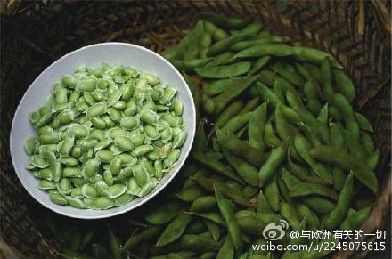 德国摄影师Reinhart Wolf上世纪八十年代拍摄的一组中国传统食物，收录在《China's Food:A Photographic Journey》里。