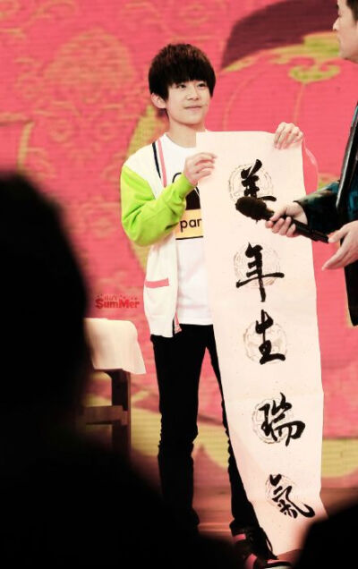 一副怎么都拍不全的春联（手动再见 #tfboys# lofter：O网页链接