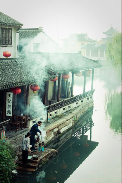 【美丽的中国】如果有一天，你和我一起隐居在水乡，开一间茶馆。清晨在摇橹声中醒来，一任炊烟模糊了阳光。