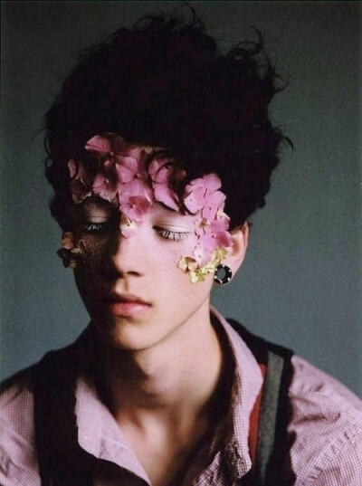 英国出身的花美男模特Ash stymest