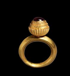 Early Byzantine gold and garnet ring, late 5th-early 6th century A.D.