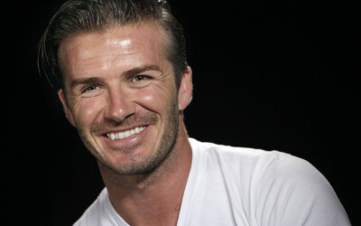 大卫·贝克汉姆（David Beckham），1975年5月2日出生于伦敦雷顿斯通，英国足球运动员。青少年时期在曼联成名，1999、2001年两次获世界足球先生银球奖，1999年当选欧足联最佳球员，2001年被评为英国最佳运动员，2010年…