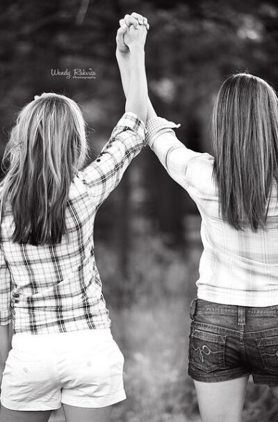 sisters best friends awesome session! wendyrakvicaphotography.com upstate NY natural light photographer