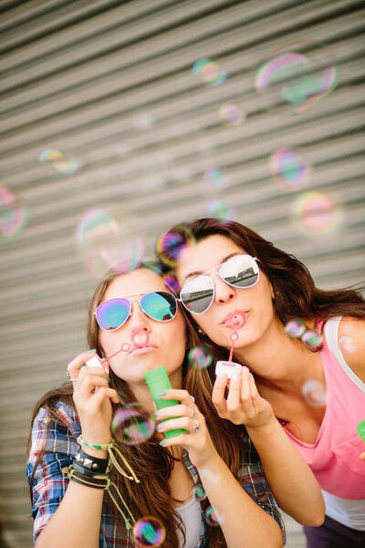 Do something silly. | 37 Impossibly Fun Best Friend Photography Ideas