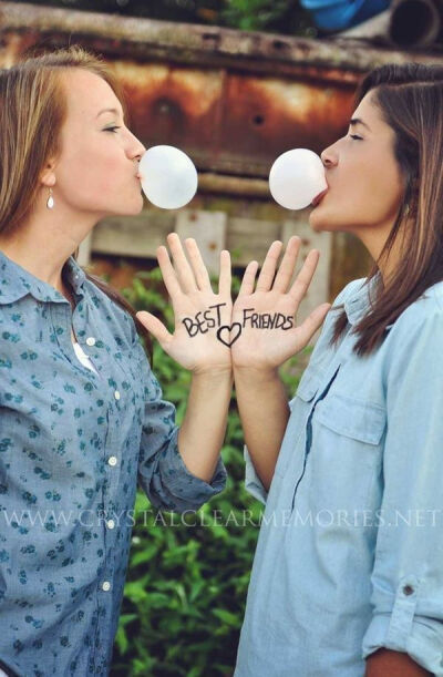 Because best friends don’t let each other do them alone. | 37 Impossibly Fun Best Friend Photography Ideas