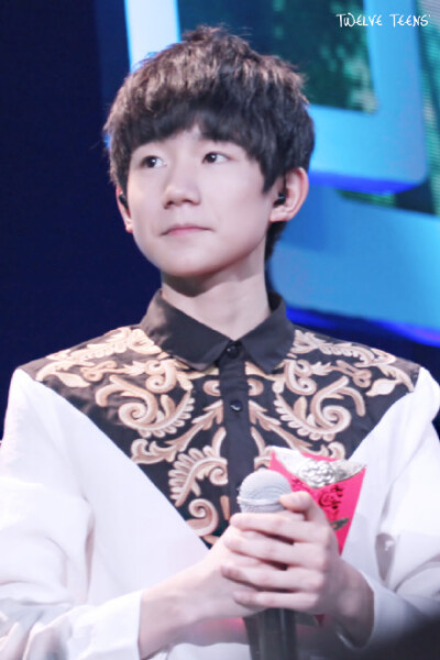 【王源 2015网络春晚】150211央视网络春晚 @TFBOYS-王源 wuli宝宝的小狗狗眼你最可爱了唔啾啾唔啾啾！！！提醒大家春晚过后24点30分有网络春晚直播哟，不要忘了看 祝宝宝红包拿到手软，表扬话听到耳朵长茧