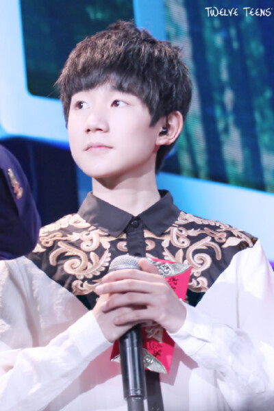 【王源 2015网络春晚】150211央视网络春晚 @TFBOYS-王源 wuli宝宝的小狗狗眼你最可爱了唔啾啾唔啾啾！！！提醒大家春晚过后24点30分有网络春晚直播哟，不要忘了看 祝宝宝红包拿到手软，表扬话听到耳朵长茧