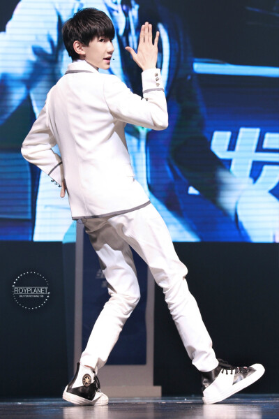 王源 150228 深圳步步高见面会 cr：王源星源站_ROYPLANET