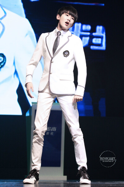 王源 150228 深圳步步高见面会 cr：王源星源站_ROYPLANET