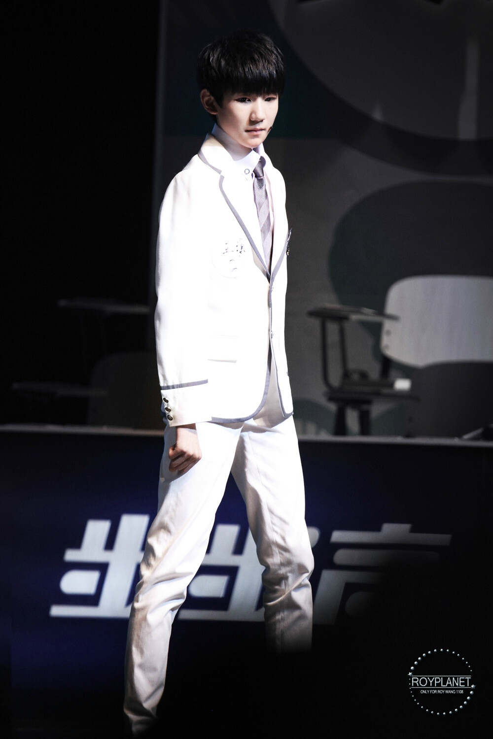 王源 150228 深圳步步高见面会 cr：王源星源站_ROYPLANET