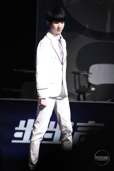 王源 150228 深圳步步高见面会 cr：王源星源站_ROYPLANET