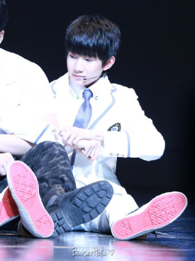 【王源 步步高家教机超级公开课】一起来做仰卧起坐......@TFBOYS-王源 2.28 步步高超级公开课 高清6p