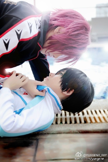 #COS##free! 男子游泳部##凛遥# 七濑遥CN:Ruka, 松冈凛CN:@YUEGENE_FAY 凛:曾经以为，伤心是会流眼泪的，原来，真正的伤心，是怎么也流不出一滴眼泪。