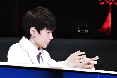 王源 150228 深圳步步高见面会 cr：王源星源站_ROYPLANET