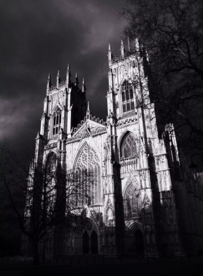 英国最大的哥特式教堂，始建于公元627年。 我在这里:2York Minster