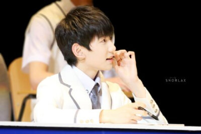 【王源 步步高家教机超级公开课】#王源# lots lots of love to you, my lovely milk. @TFBOYS-王源 渋谷毅《Milk》 KMilk （拍摄 @东北王俊凯 修图 原po）O网页链接