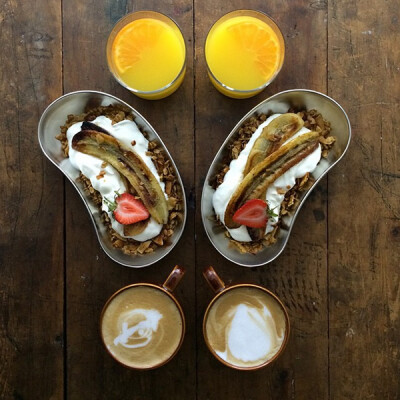 SymmetryBreakfast（对称早餐）是一个私人美食/摄影项目，开始于2013年4月，幕后是居住在英国伦敦的Mark van Beek及Michael Zee