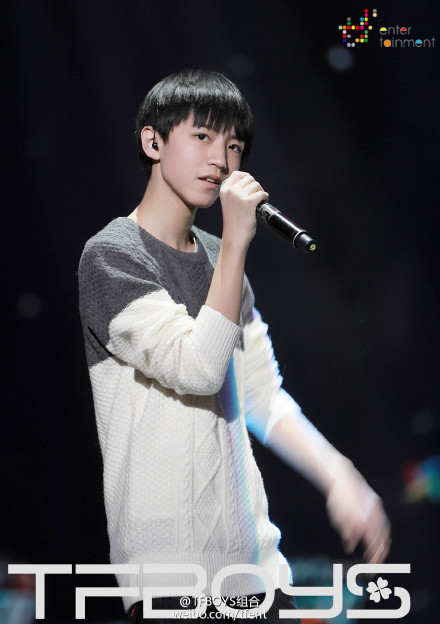 【预告】今晚19：30登陆央视官网cntv.cn收看央视网络春晚直播，#TFBOYS#在小年夜提前给大家拜年了，祝大家羊年新春万事如意，当然，TFBOYS会在这次的央视网络带来怎样的演出，还有怎样的拜年，一切都要在今晚直播中揭晓了哦！