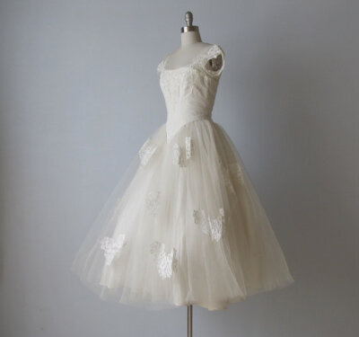 RESERVED Tea Length Wedding Dress / 1950s Wedding Dress / 50s Lace Dress / Priscilla of Boston 白色复古小礼裙。曦 @晨曦小径