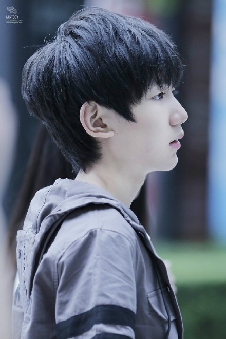 D-7 @TFBOYS-王源 皮肤真好...