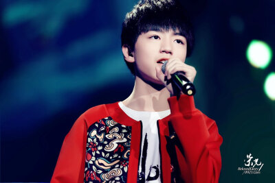  #王俊凯##TFBOYS王俊凯#春风拂醒萌芽，细雨润泽小花。天空欢迎雏鹰振翅，森林包容幼虎初啸。希冀最纯粹的爱与最可靠的力量，能让他勇敢开拓自己的图疆。祝所有喜爱王俊凯的姐姐饭和妈妈饭节日快乐！（ cr：@Beloved…