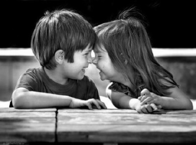  我们很多时候把依赖当成了爱，当看到别人没有自己也活得很好的时候，内心就会莫名其妙地生气，觉得对方不爱自己了。其实真正的爱，是给对方自由，也给自己自由。 ——《拆掉思维里的墙》