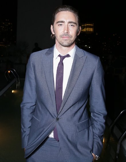 #lee pace#他在这次活动上评价他的角色罗南时说：”他就是那种跟英雄对着干的人，如果你无法从政治上解决他们，你就只能用战争解决他们了。“....好了......你再笑我就真把你推泳池里去了睫毛眉毛爽毛怪！！（GUARDIANS OF THE GALAXY' SPECIAL SCREENING AFTER PARTY IN NYC.via:ZIMBIO)