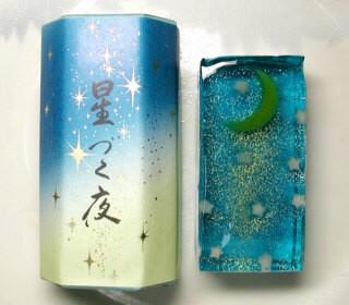 京都点心老铺龟谷清永推出的羊羹，名字叫「星づく夜」，纯净的颜色让人想到繁星点点的星空！