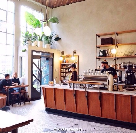 学一门好手艺，然后开一家拥有自己特色的小餐厅。