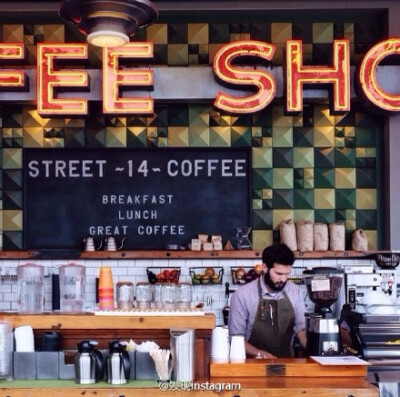 学一门好手艺，然后开一家拥有自己特色的小餐厅。