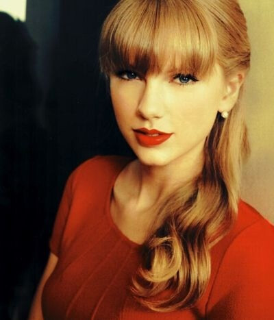 Taylor 无水印图分享 . 大红色！ @Taylor_Swift