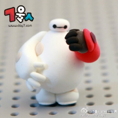 全球限量仅1套的大白粘土系列公仔，哈哈。7号人爱心亲做Baymax5只。