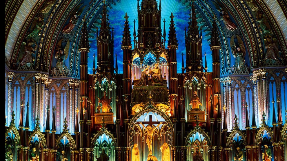 著名建筑巴黎圣母院以古典建筑屹立湖边，完美的哥特式对称，历史悠久。它用优美的风景惊爆你的眼球，以最圣洁的爱情滋润人心。这是文学与建筑的辉映。下载这一组图片吧！让这一曲交响乐在你的心中响起！