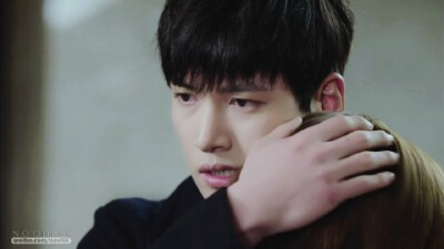 #韩剧healer# EP19#池昌旭#【1920x1080修色截图①】回来了，请像疯猪一样对我张开温暖的怀抱吧~