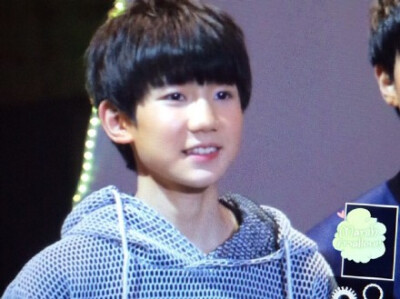 150325 QQ音乐盛典 @TFBOYS-王源 恭喜获奖～