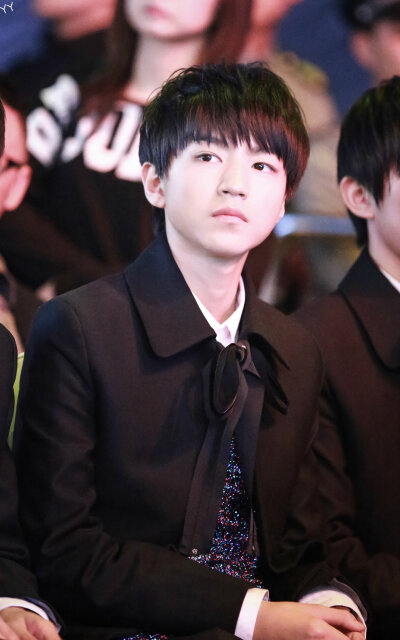 王总 您还缺提包的吗 cr：Y歪歪Y_ TFBOYS 王俊凯 20150325 QQ音乐盛典