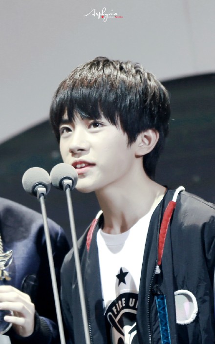 #AsphyxiaBoys# @TFBOYS-易烊千玺 请只给我你的温柔 你只需对我微笑