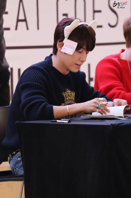 你怎么啦萌的我心肝颤啊啊啊啊啊啊啊是宝宝啊cr:Hae_Girls