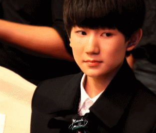 tfboys-王源 【cr:marshmallow1108】 cr:@世界第一奶源的小呆毛