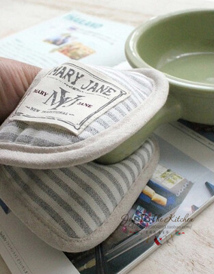 韩国 防滑加厚方形标签可挂式微波炉/防烫隔热手套(单只) KNK010