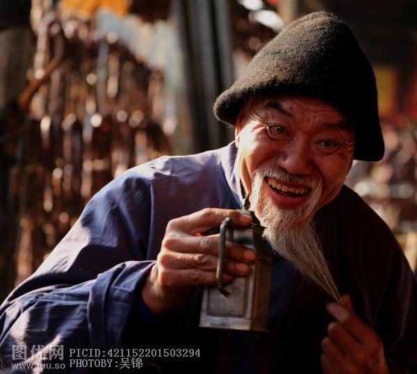 有幸参加图优年会，也让我第一次近距离地领略了绍兴之美！绍兴人美，美在热情纯朴；绍兴景美，美在丹青碧水；绍兴桥美，美在张驰有力！古城的每一寸土地都散发出深深的历史印迹。