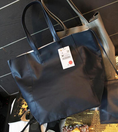 LK shop Z牌在售 简约潮流时尚女士购物袋单肩包 带小包