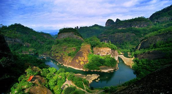 闻名中外的福建名山 武夷山 山清水秀的避暑好地方 福建多山 武夷的景色独树一帜 青山绿水带着一股灵气 采集 i9603.com