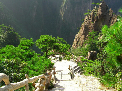 俗语说 五岳归来不看山 黄山归来不看岳 天下第一险的华山有怎样的风景