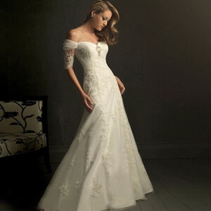 欧式 一字肩短袖法式蕾丝刺绣 修身小拖尾婚纱 2013新款新娘礼服的图片