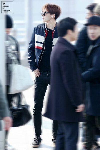#吴世勋Sehun0412生日快乐# #吴世勋# @wu世勋-EXO 《mama》【勋吧资源 150327仁川-越南机场 76P 打包】 cr：见各图logo 打包by.小C 下载：【O网页链接】