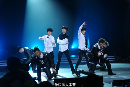 #TFBOYS# #快乐大本营# TFBOYS.全场【1080i/TS】百度云：O网页链接 密码：&amp;lt; n2x8 &amp;gt; | [录制：馄饨，卫星源码，DD5.1环绕声。QQ影音可流畅播放]时隔一年，我们仨又杀回来啦哈哈哈哈！！！！