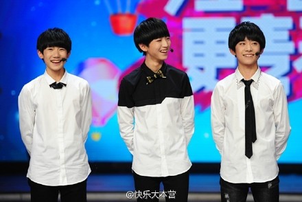 #TFBOYS# #快乐大本营# TFBOYS.全场【1080i/TS】百度云：O网页链接 密码：&amp;lt; n2x8 &amp;gt; | [录制：馄饨，卫星源码，DD5.1环绕声。QQ影音可流畅播放]时隔一年，我们仨又杀回来啦哈哈哈哈！！！！