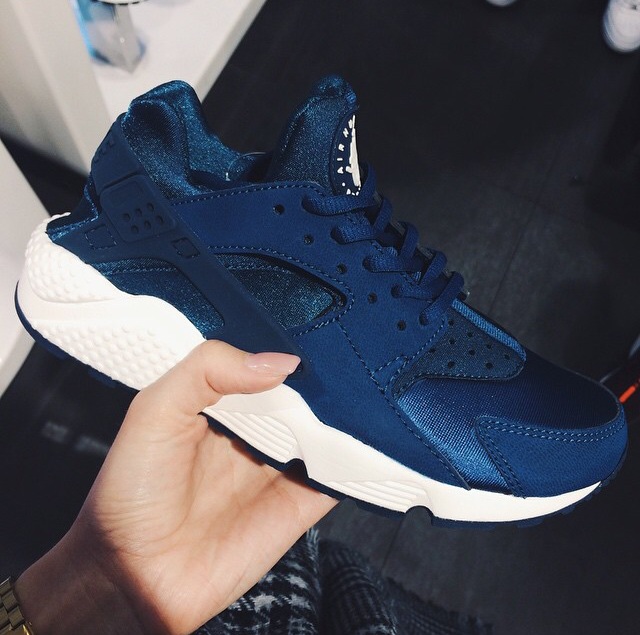 情侣码！NIKE Air Huarache WMNS Blue Force 海军蓝 百搭