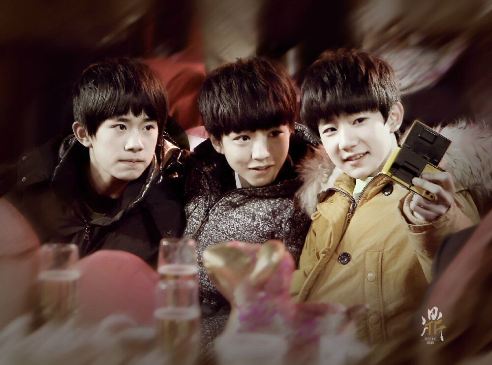 TFBOYS 2015北京卫视春晚 候场，源源自拍另一角度